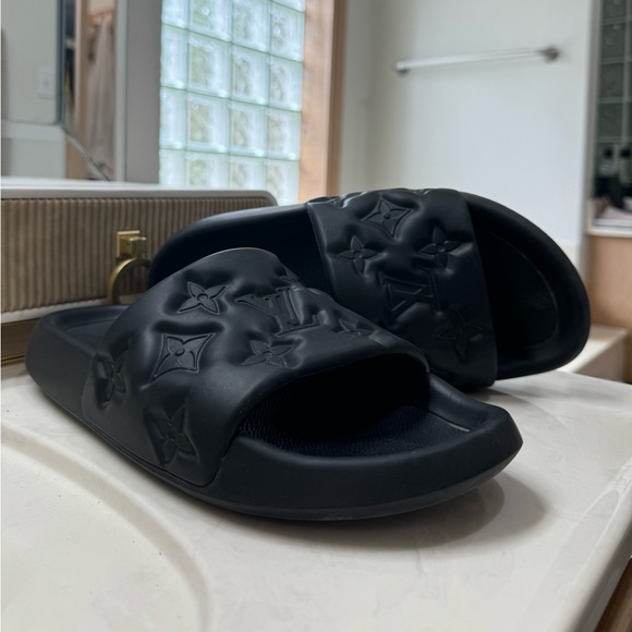 Louis Vuitton waterfront mule Sandals, size 8 USA - Picture 2 of 7